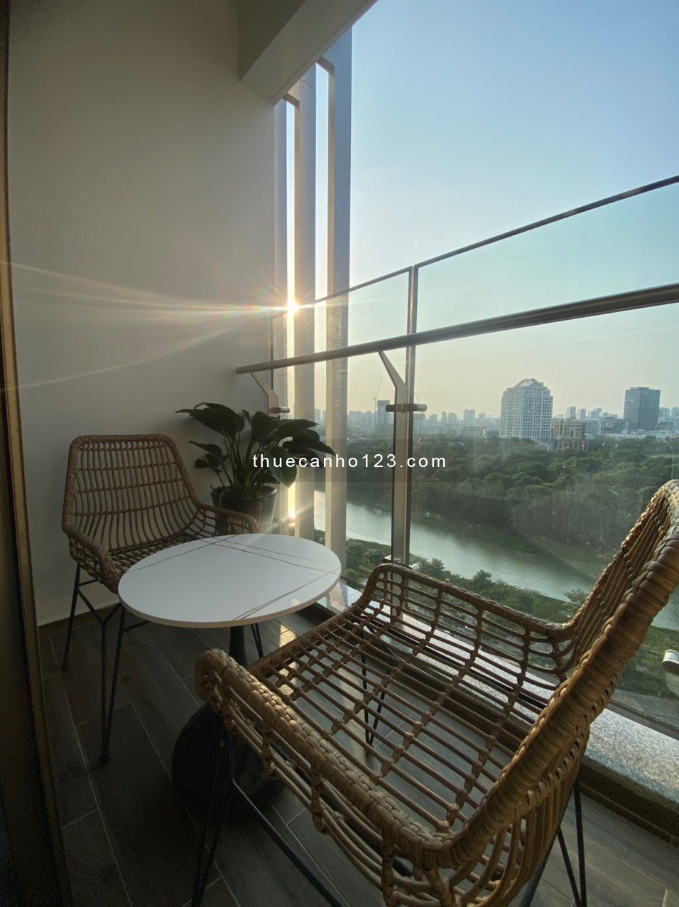 cho thuê căn hộ cao cấp The Peak Midtown Phú Mỹ Hưng 3PN, 130m2