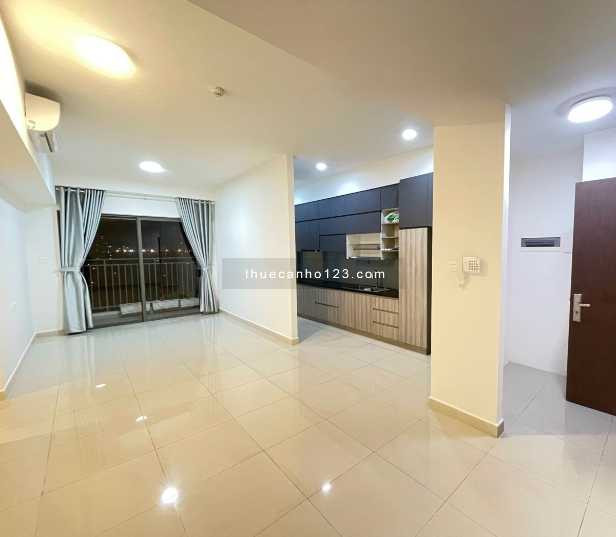 Cho thuê căn hộ chung cư Q2, The Sun Avenue, 3pn, ntcb, giá tốt 16tr