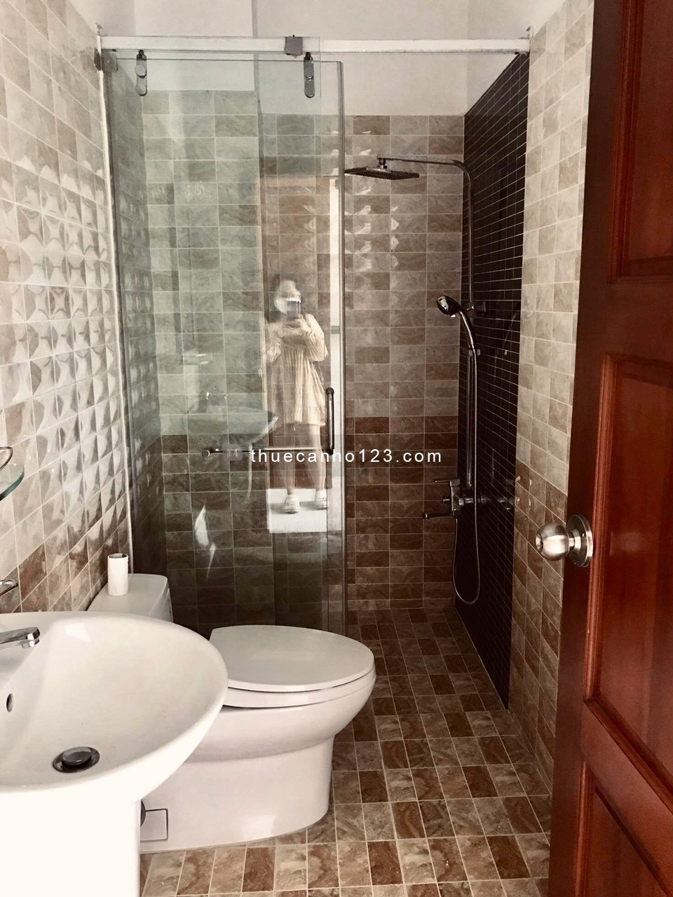 STUDIO đầy đủ nội thất, bancol Thảo Điền Q2