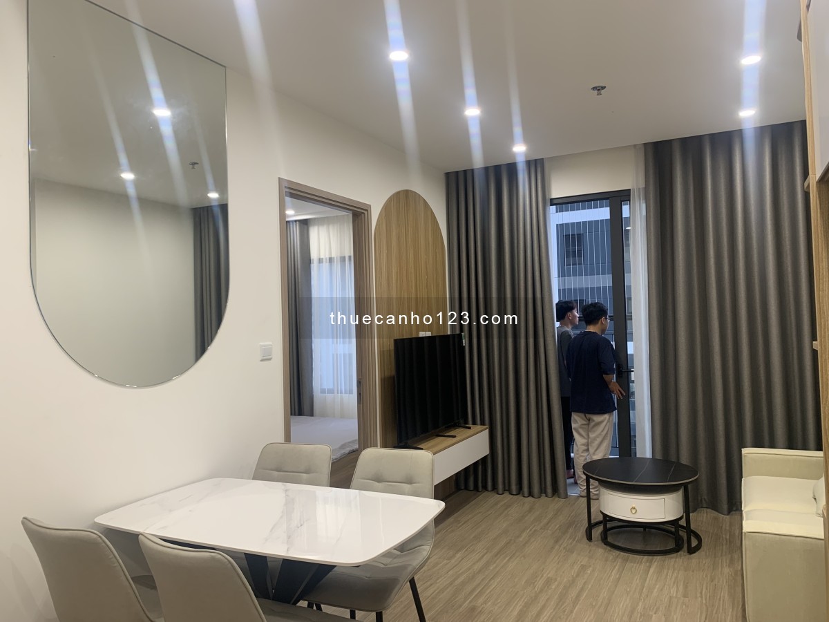 Thuê nhà tại Sakura căn hộ 2N2VS - Full nội thất mới tinh - Miễn phí quản lý. Smart City.