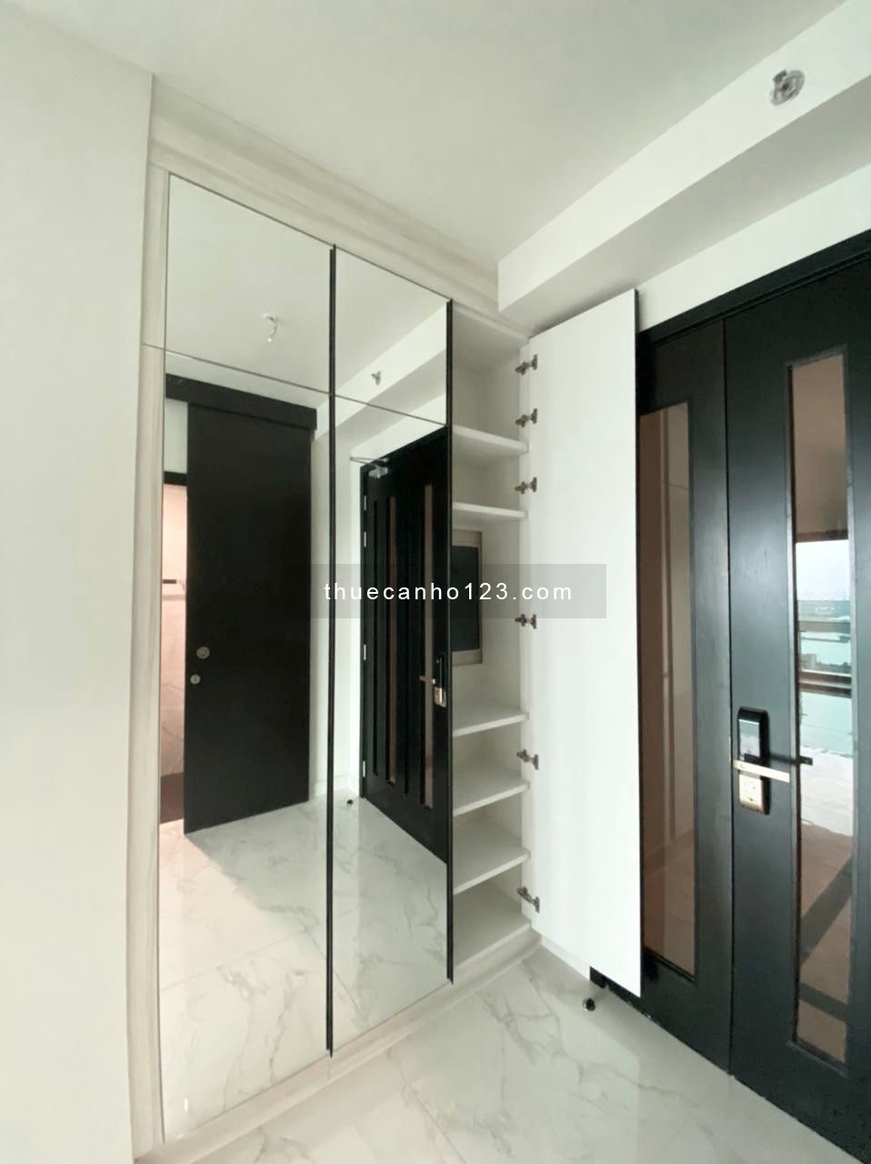 Căn hộ có thang máy riêng cho Sky Mansion 232m2, 4PN, 4WC, NTCB, 67 triệu, Feliz En Vista