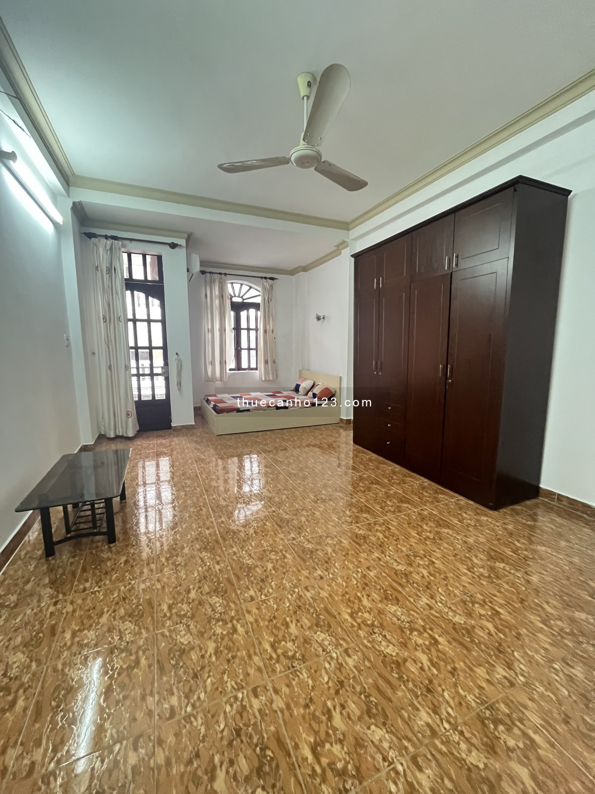 Cho thuê căn hộ 35m2 có ban công đầy đủ nội thất tại Tân Bình ngay Lê Văn Sỹ - Phạm Văn Hai