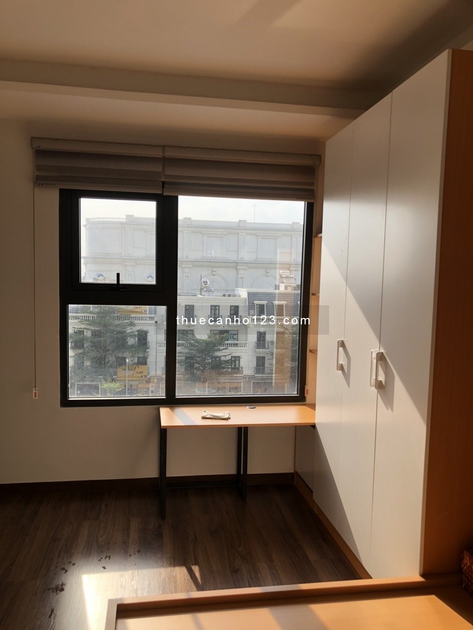 Duy nhất 1 căn 3pn 3tolet 95m2 view hồ bơi cho thuê gấp trong tháng full nội thất - ngay vincom