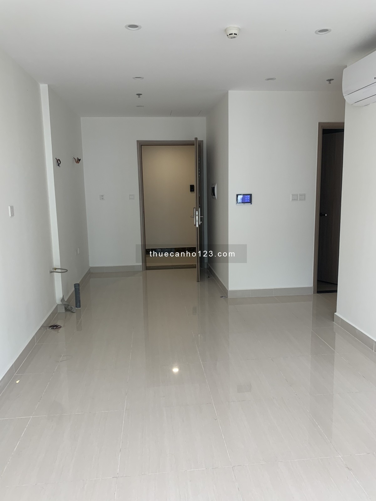 Cho thuê căn 2PN sẵn máy lạnh của Vinhomes Grand Park Q9 chỉ 5 triệu