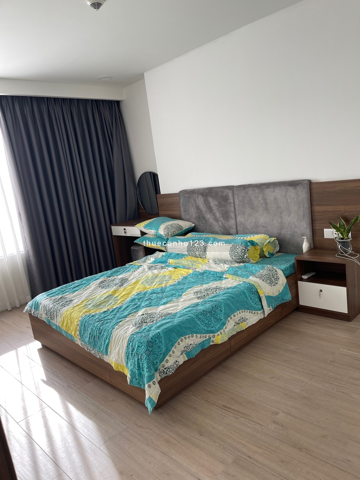 Cho thuê căn hộ MIẾU NỔI 60m2, 2 phòng ngủ đủ nội thất. Giá cho thuê: 11 tr/th