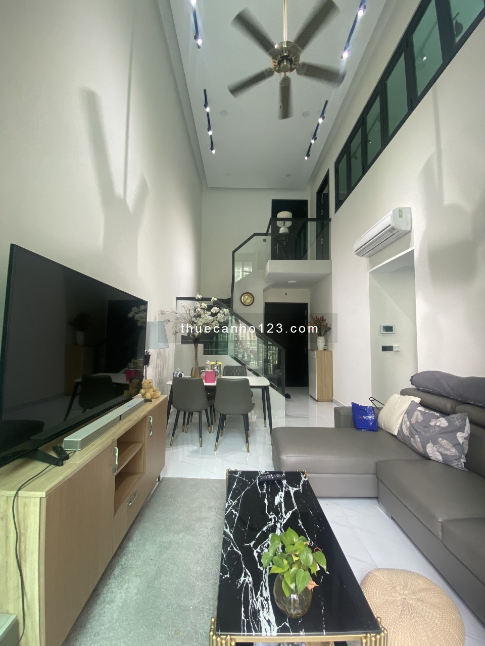 Duplex tại Feliz En Vista full nội thất kèm tông màu sang trọng