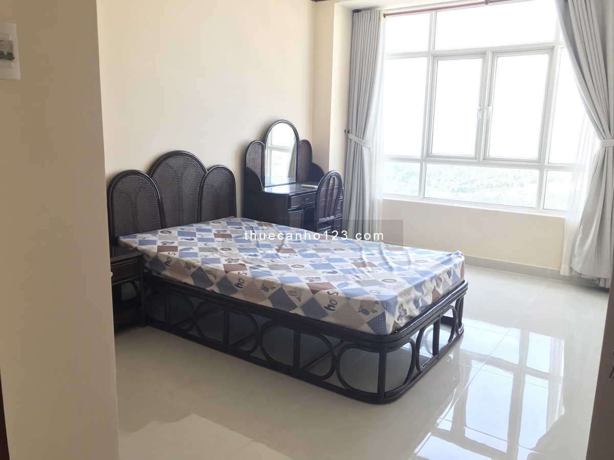 Cho thuê căn hộ chung cư Giai Việt Tạ Quang Bửu Q.8 có 3 Phòng ngủ, dt 150 m giá 14 tr/th