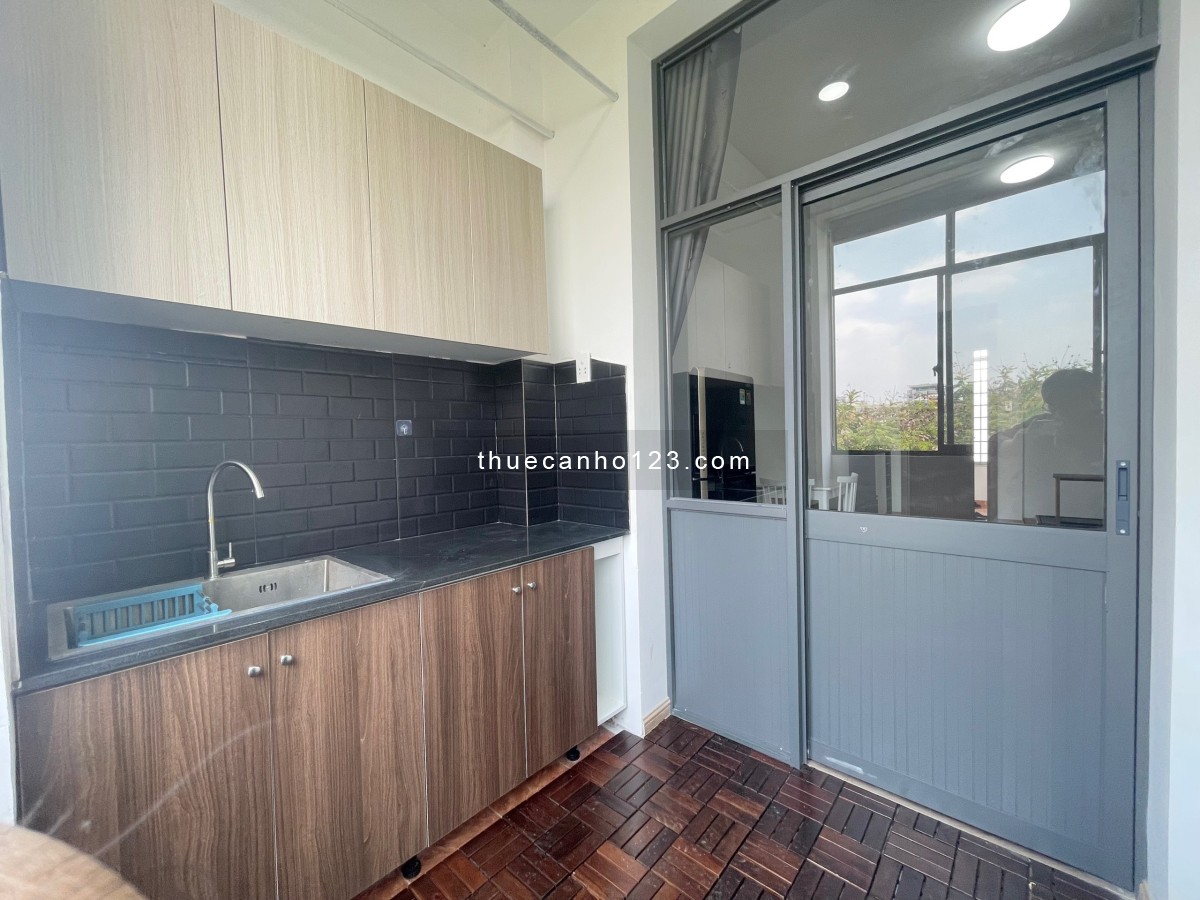Căn hộ full nội thất , có máy giặt riêng, cửa sổ lớn nhà bếp