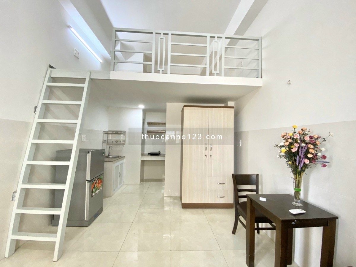 Duplex full nội thất cửa sổ ngay trung tâm Quận 7