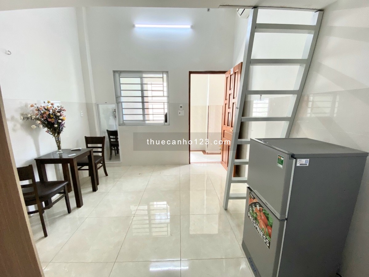 Duplex full nội thất cửa sổ ngay trung tâm Quận 7