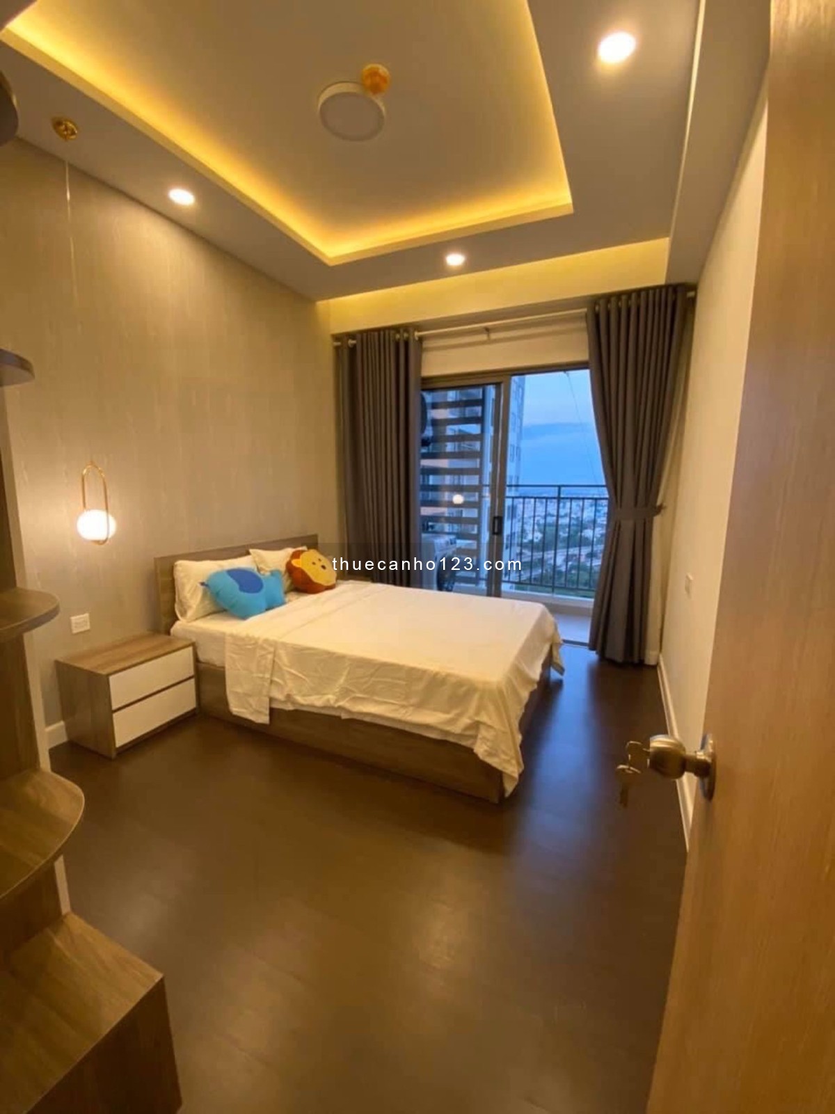 Căn 3 phòng ngủ, tại The Sun Avenue, Nội thất Đầy đủ, View SÔNG, ban công ĐÔNG Nam, giá 20 triệu