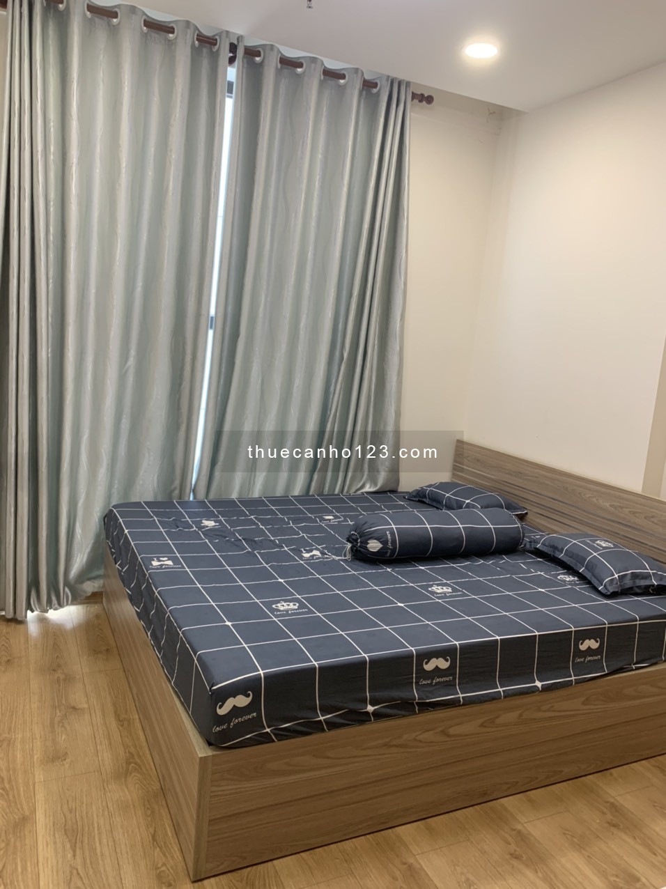 Cho thuê căn hộ Park Legend 2 phòng ngủ có nội thất giá 18 triệu 0908879243 Tuấn