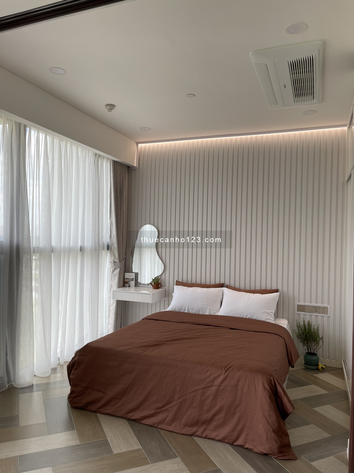 The Metropole- Cho thuê 1PN, nội thất xinh, thiết bị cao cấp, view hồ bơi cực đẹp