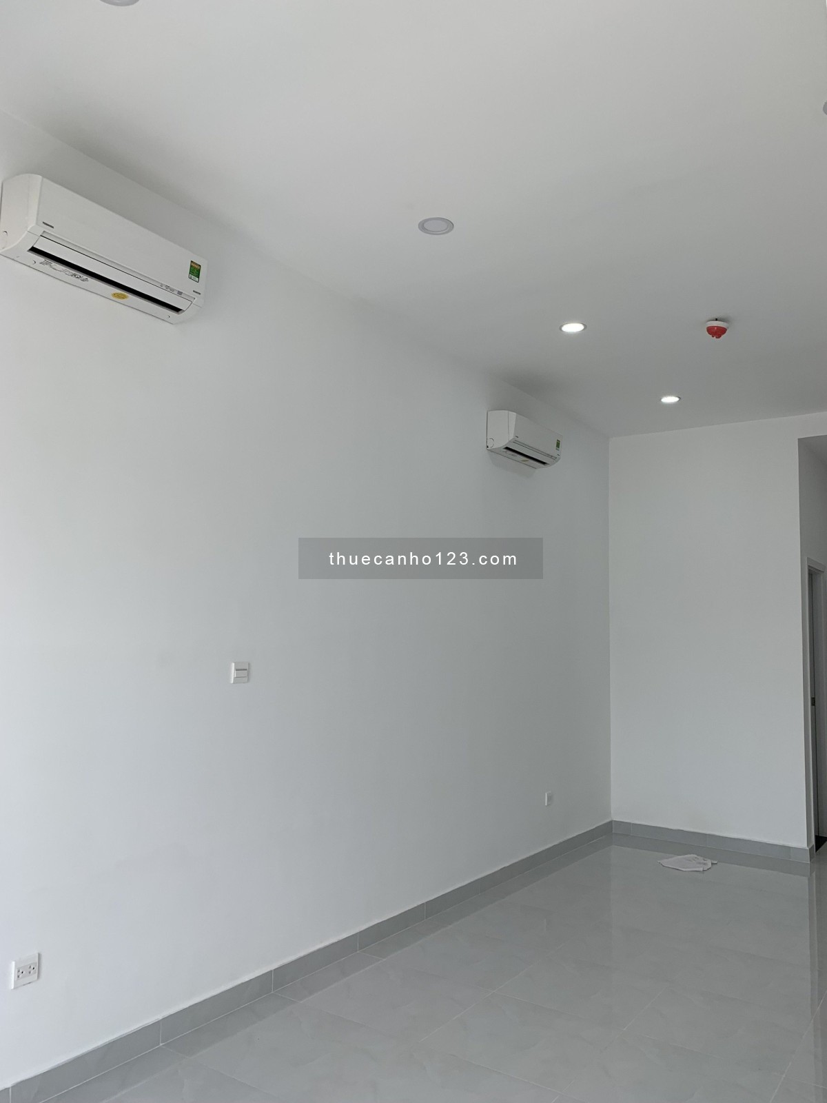 Studio nội thất cơ bản giá siêu tốt chỉ 8 triệu/ tháng, 36m2 đầu tháng 6 check in The Sun Avenue