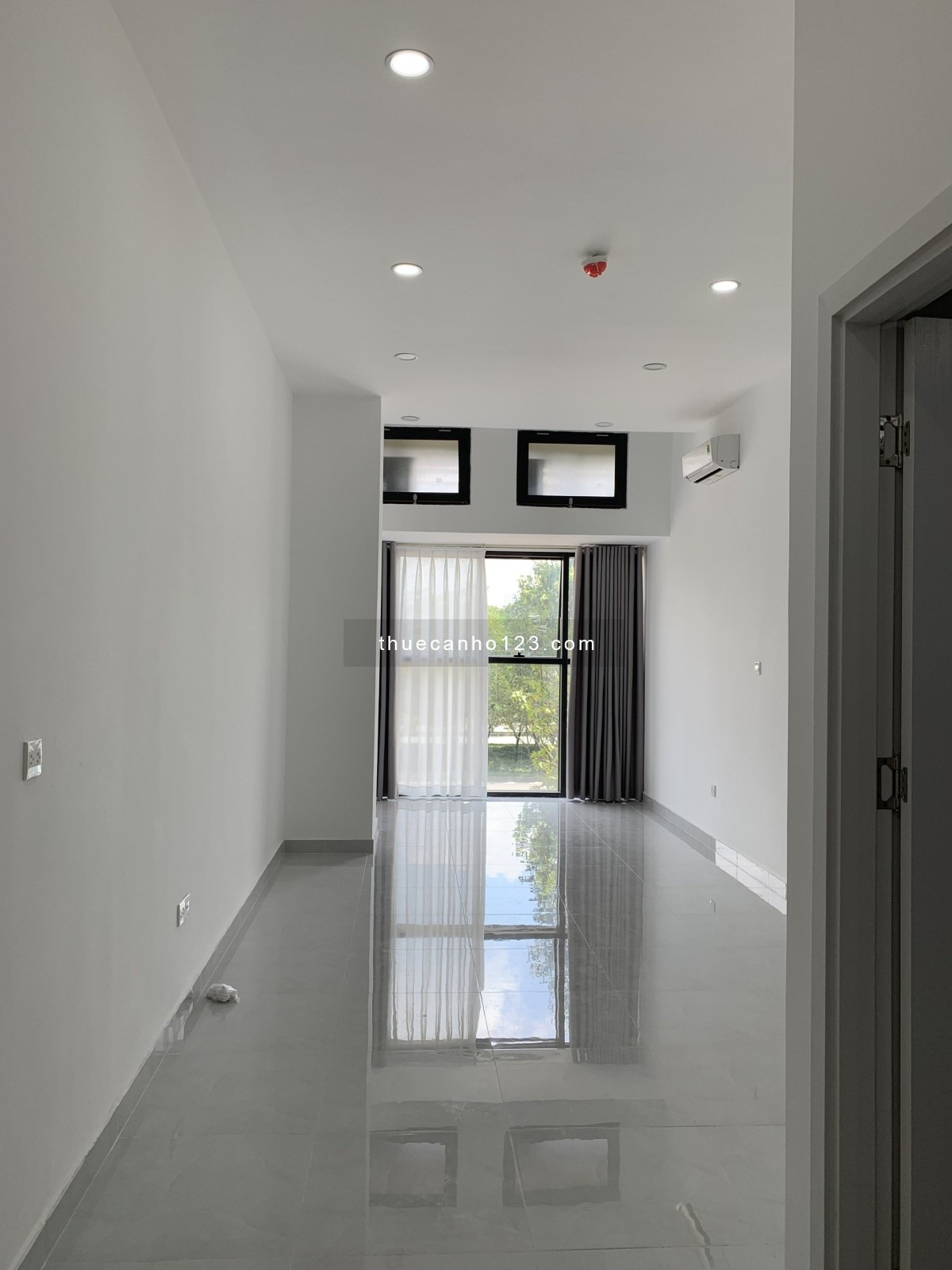 Studio nội thất cơ bản giá siêu tốt chỉ 8 triệu/ tháng, 36m2 đầu tháng 6 check in The Sun Avenue