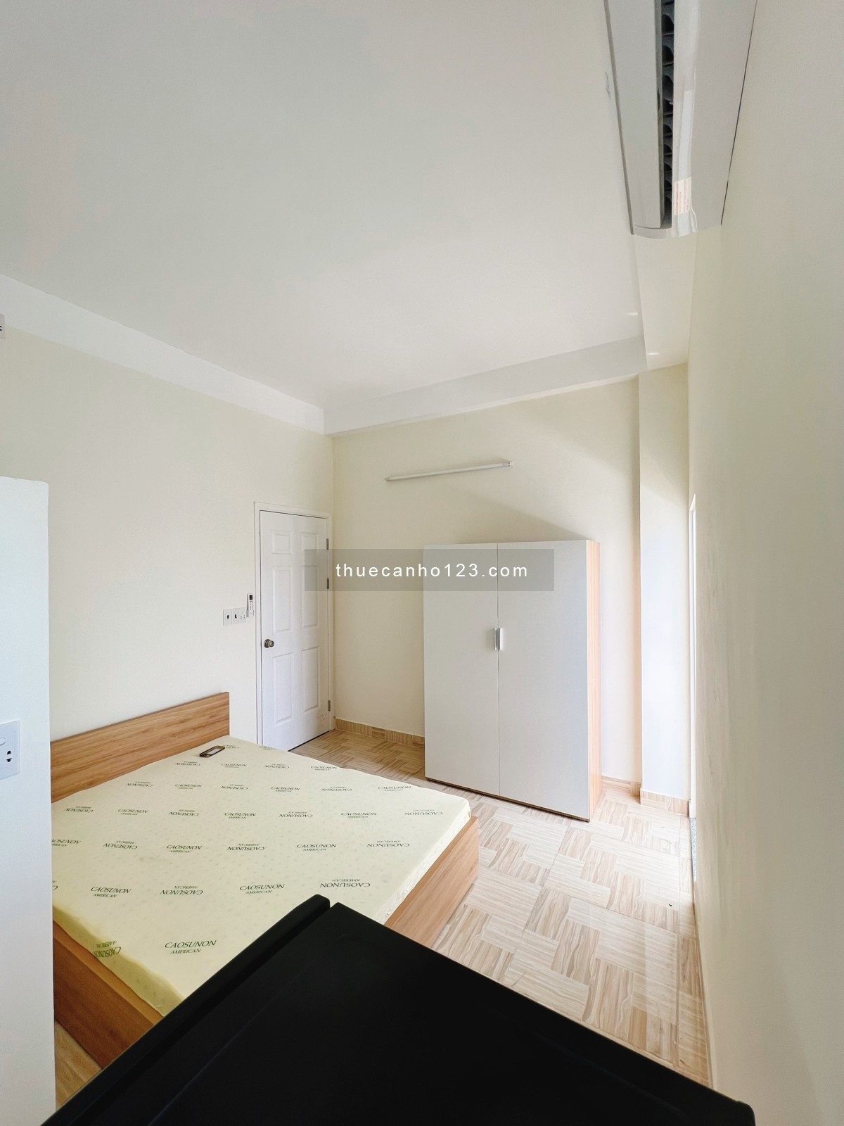 Căn hộ full nội thất bancon cửa sổ lớn mặt tiền Tôn Đản Quận 4