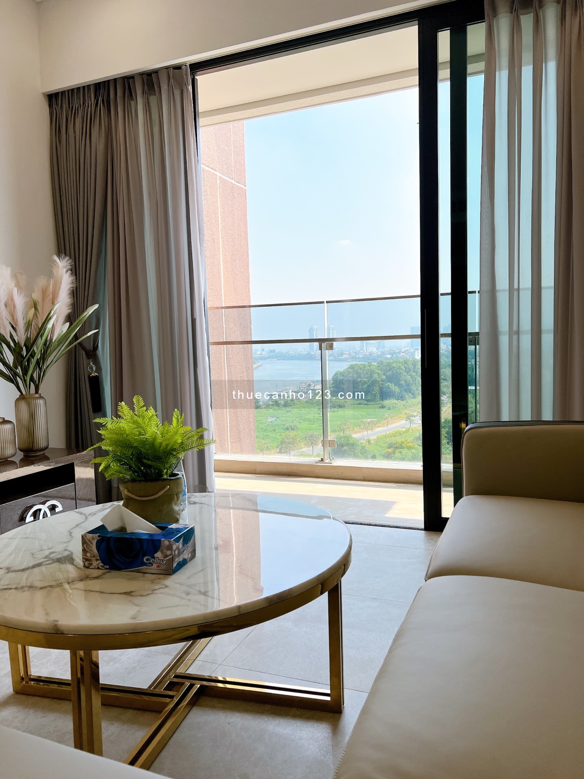 Nhà đẹp, hơi thở sang trọng, quý phái, không gian ấm áp, view LandMark 81 và sông Sài Gòn
