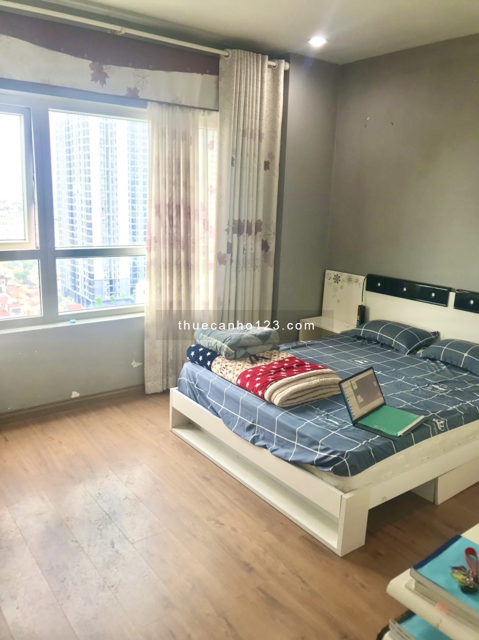 Chính chủ cho thuêMột căn 3 phòng ngủ, đồ cơ bản duy nhất tại Xuân Thuỷ- Cầu Giấy