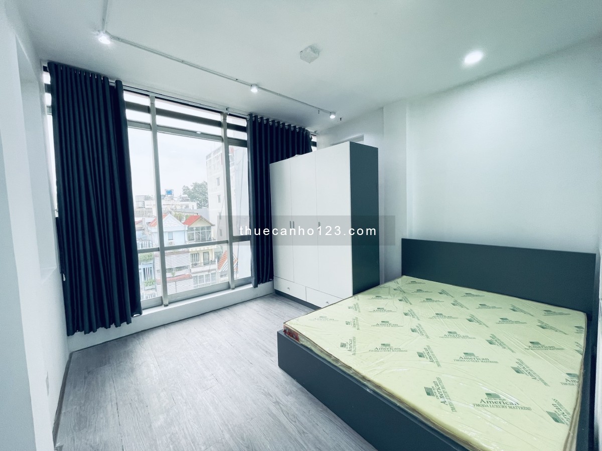 Căn hộ 2 phòng ngủ full nội thất nằm ngay mặt tiền Trần Phú Quận 5