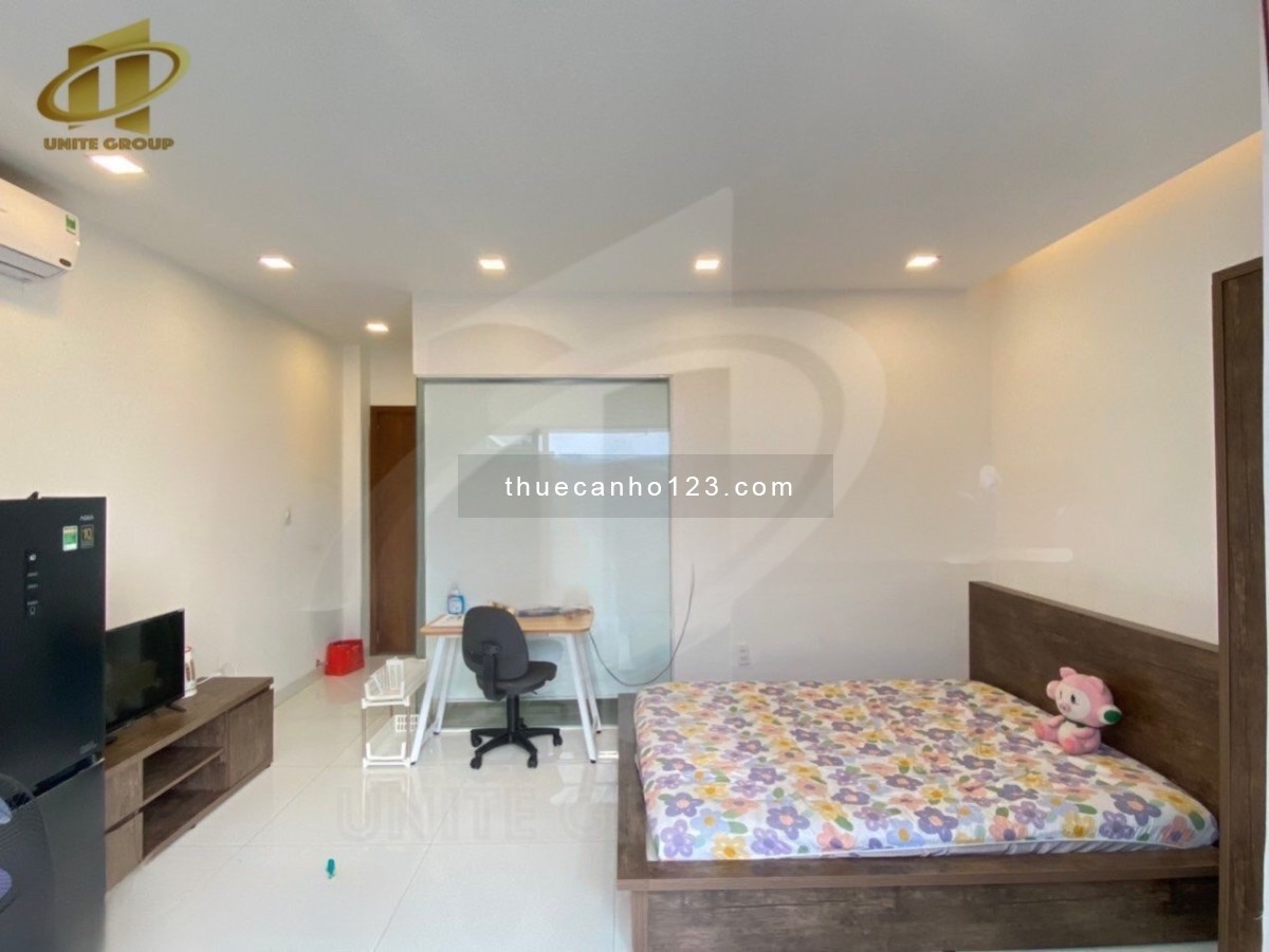 Studio bancon lớn full nội thất ngay trung tâm Quận 7