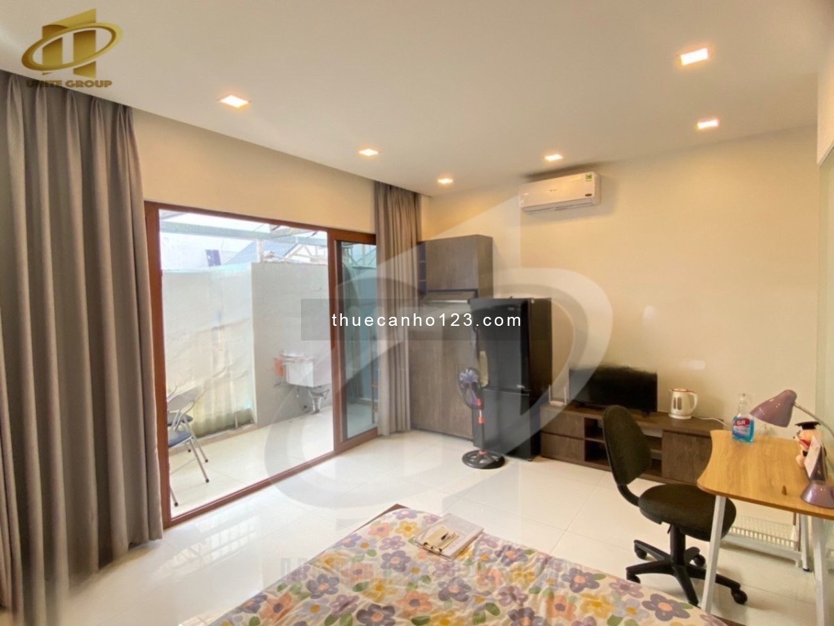 Studio bancon lớn full nội thất ngay trung tâm Quận 7