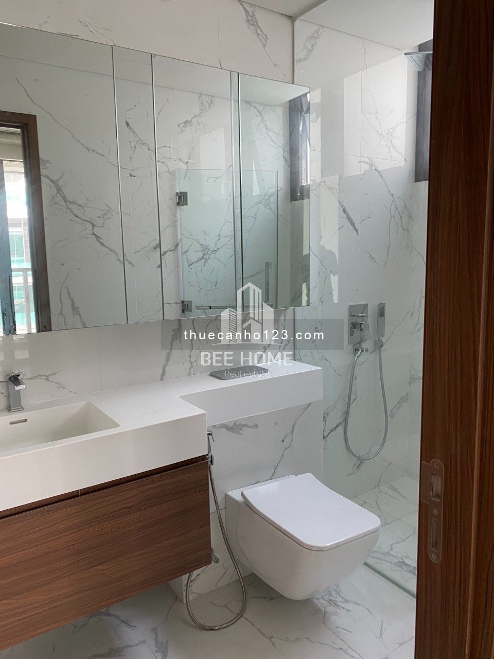 Metropole 2PN Duplex 99m2 +90m2 sân thượng chỉ 33 triệu/tháng