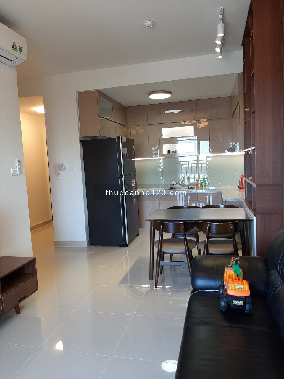 Cho thuê 2pn The Sun Avenue giá 16 triệu nhà đẹp 75m2 view sông mát mẻ, lh Trang 0941950241