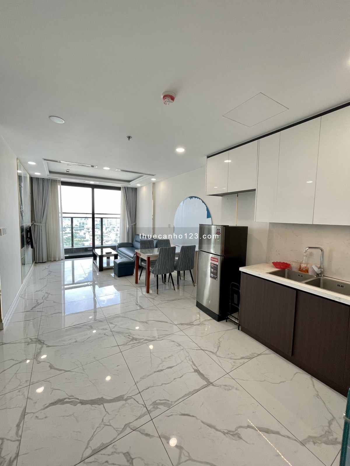 Cho thuê căn hộ 2 phòng ngủ Sunshine Sky City Q7, giá 15 triệu, đầy đủ nội thất cao cấp.