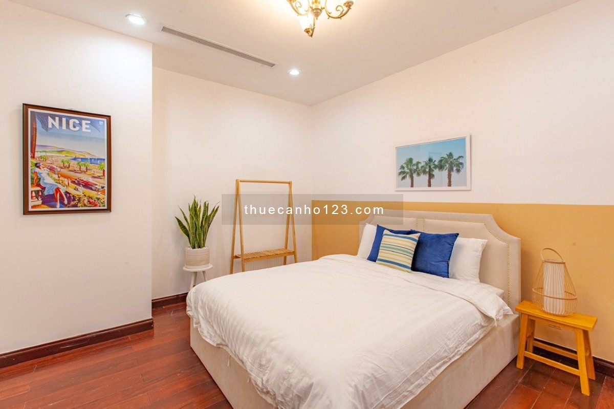 Cho thuê căn 2 ngủ chung cư Rose Town Ngọc Hồi (70 m2, giá 7.5T), LH: 0912 396 400- e Ngân)