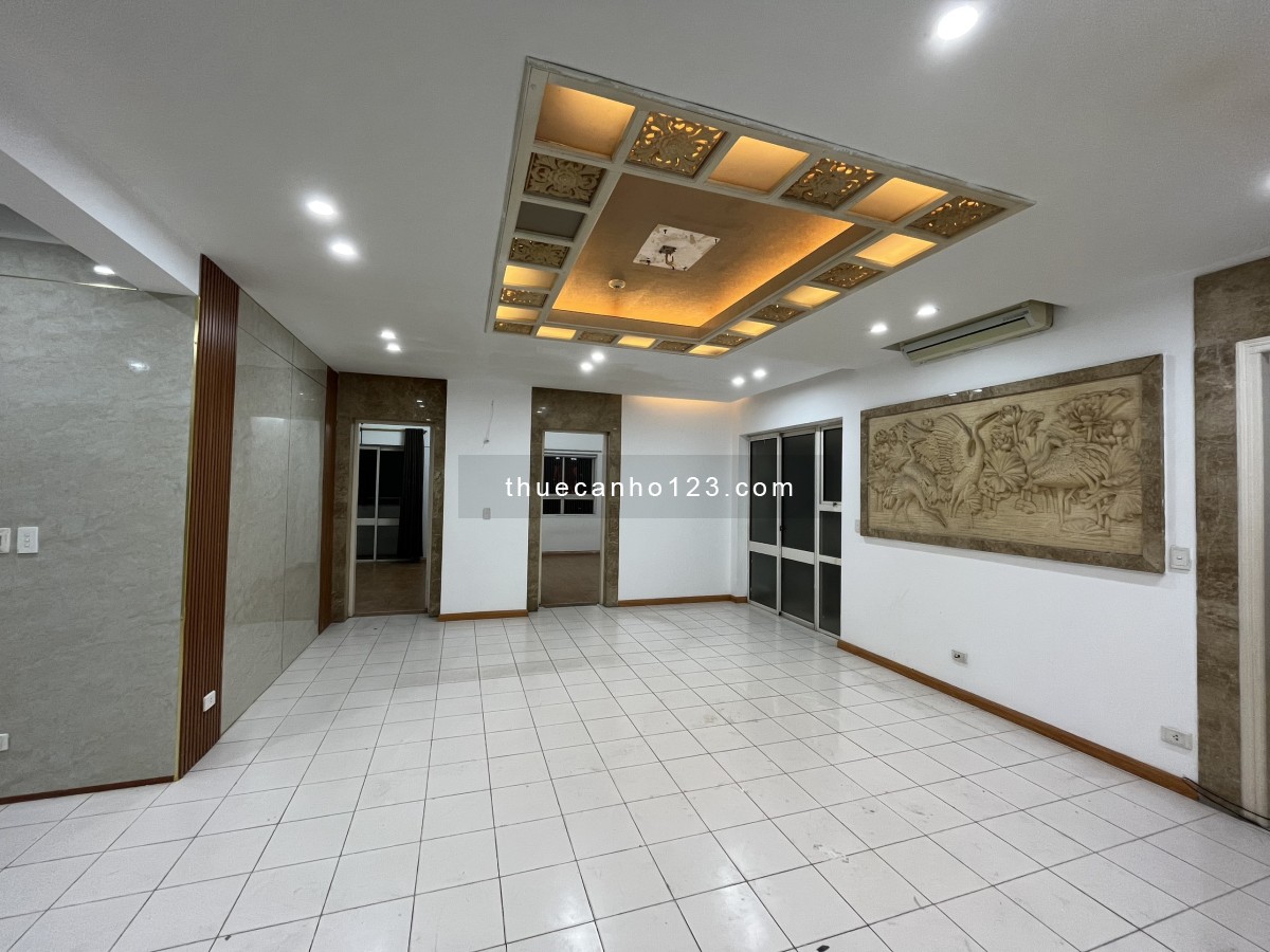 Cho thuê căn hộ chung cư 101 Láng Hạ, 150m2, 3PN, đồ cơ bản, giá 15tr/tháng LH 0971440890