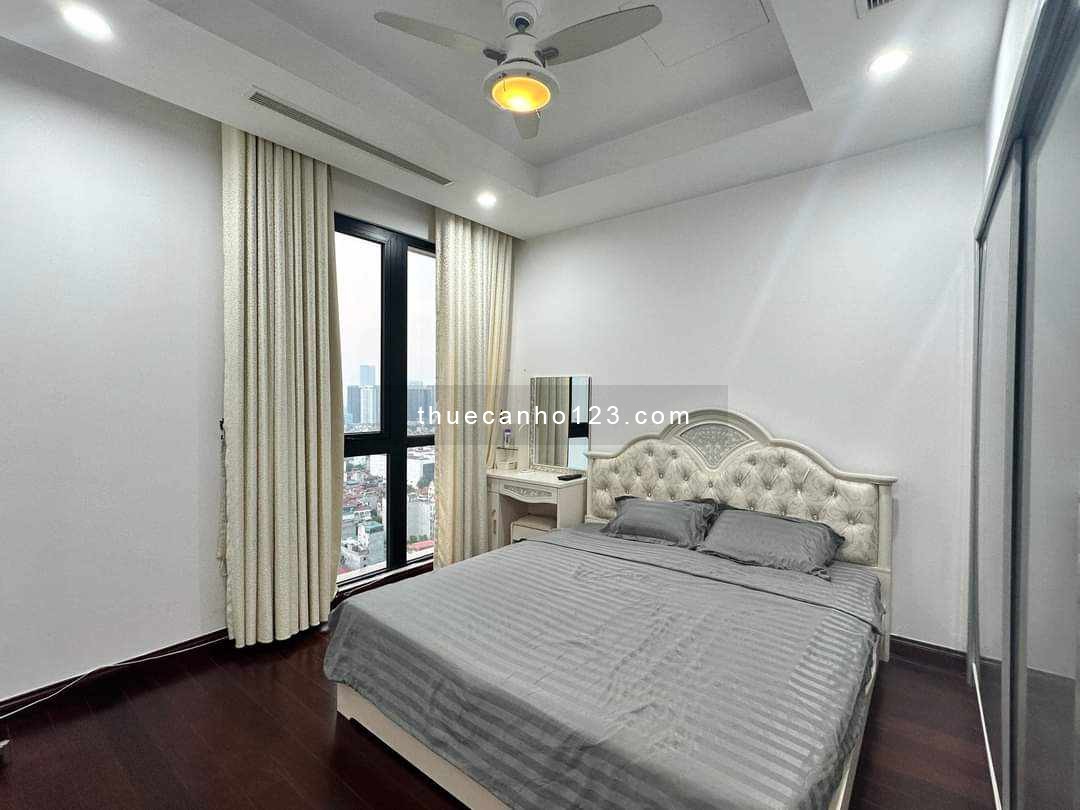 Chính chủ tôi cần cho thuê CHCC Vinhomes Royal City, 2PN, ~90m2, đủ đồ nội thất xịn sò.LH 0344529391