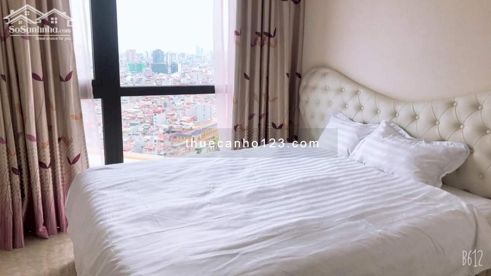 Chính chủ tôi cần cho thuê CHCC Vinhomes Royal City, 3PN, 136m2, sẵn đủ đồ nội thất,LH đt 0344529391