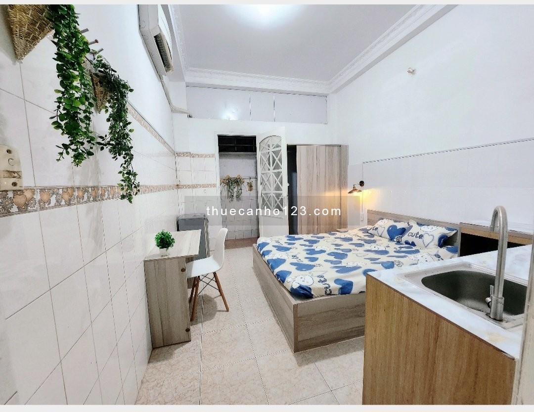 Phòng có giếng trời siêu thoáng, đây đủ nội thất như hình. Trung tâm Tân Đinh,Q1