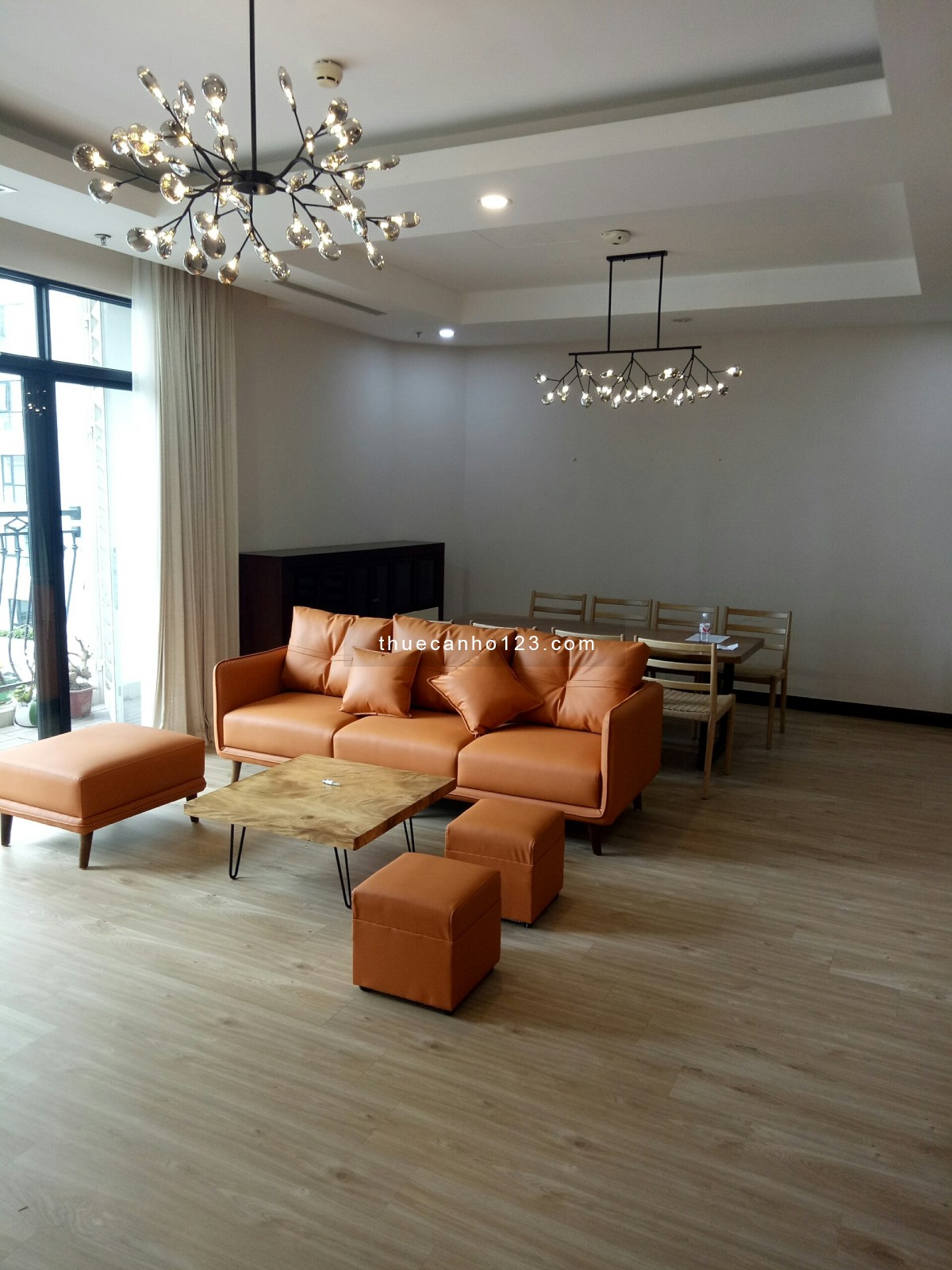 Cho thuê căn hộ cao cấp tòa VIP R3 Vinhomes Royal city