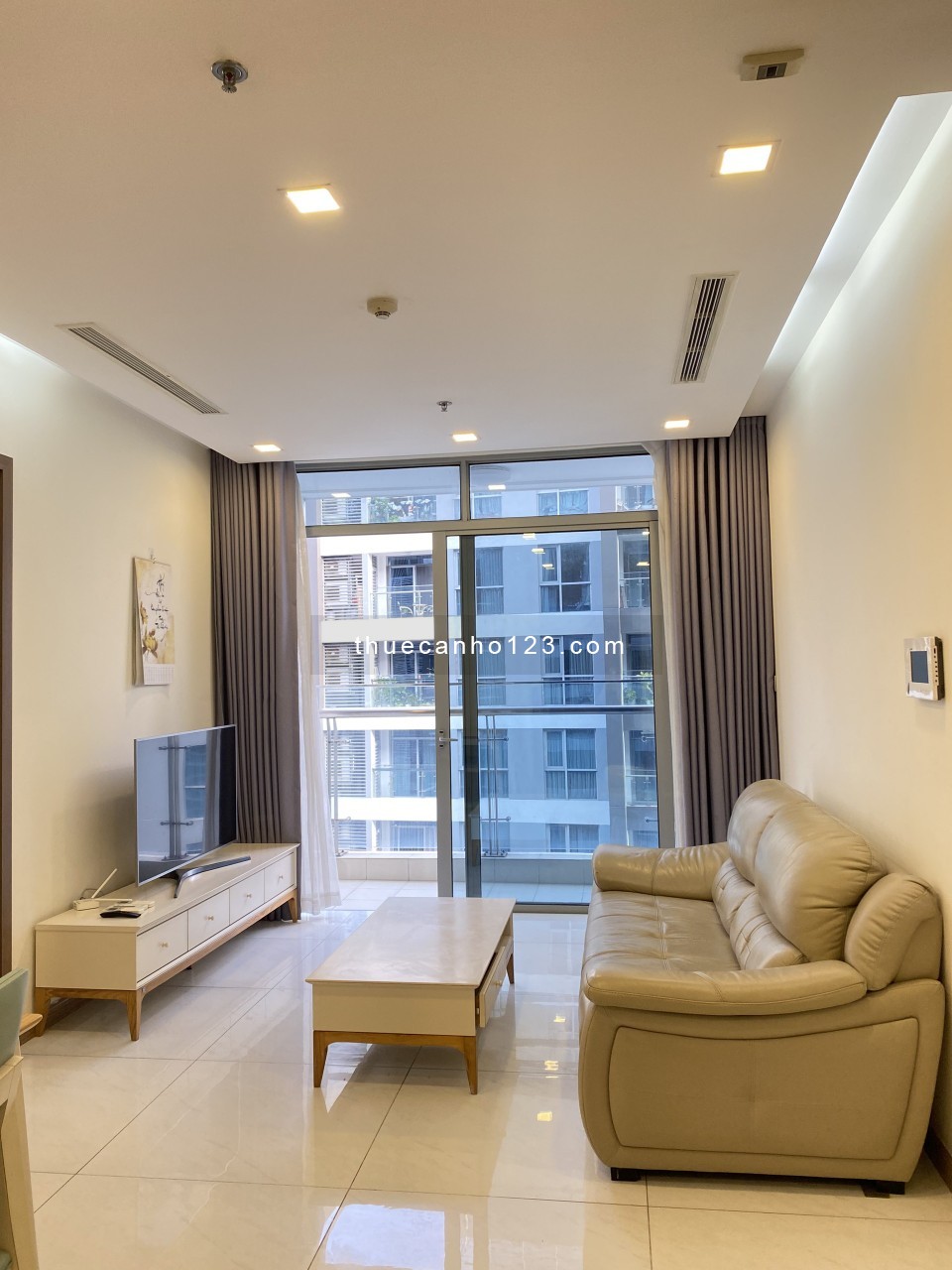 CHO THUÊ 2PN VINHOMES CENTRAL PARK - Quận Bình Thạnh Nội Thất Đẹp Gía Chỉ 18,5 tr