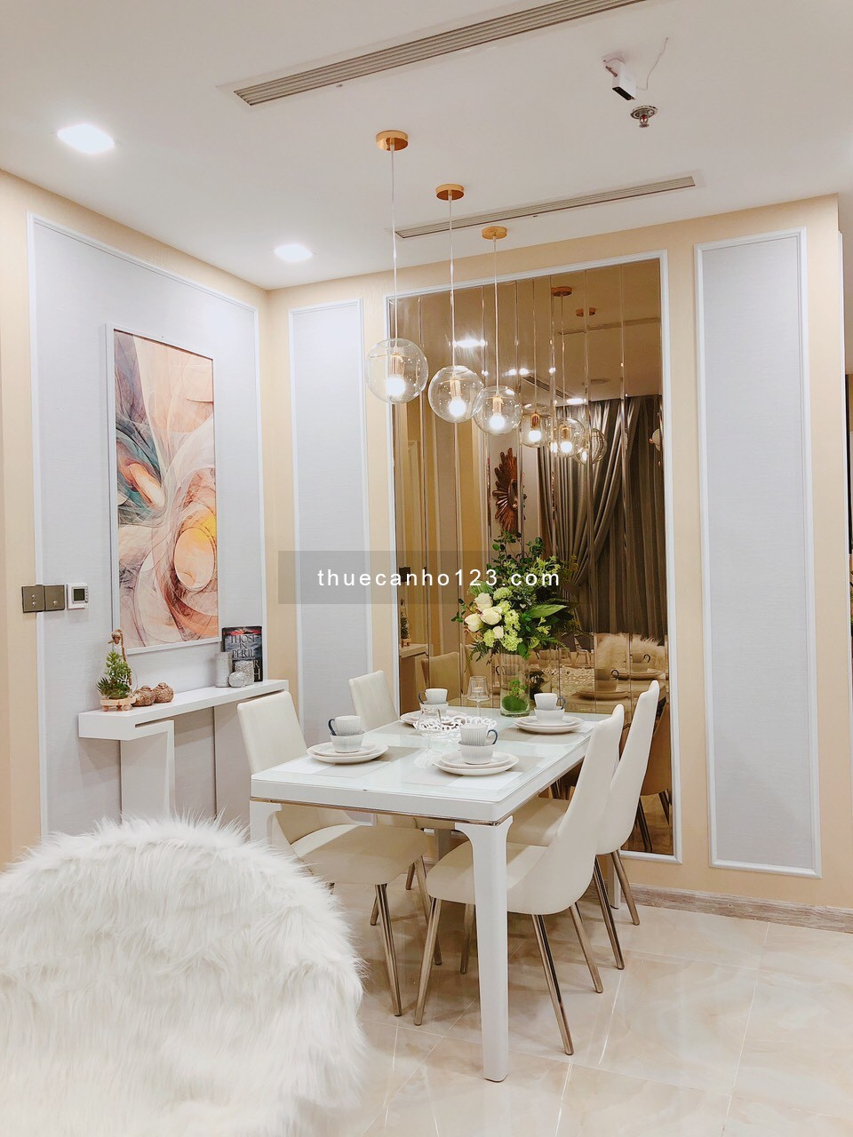 Cho thuê căn hộ 2PN Vinhomes Golden River Ba Son 80m2 nội thất sang trọng view thoáng.Zal 0906322053