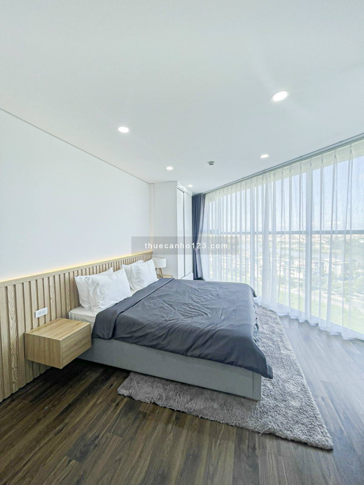 Cho thuê căn góc 2 phòng ngủ full đồ The Minato Residence giá 14 triệu