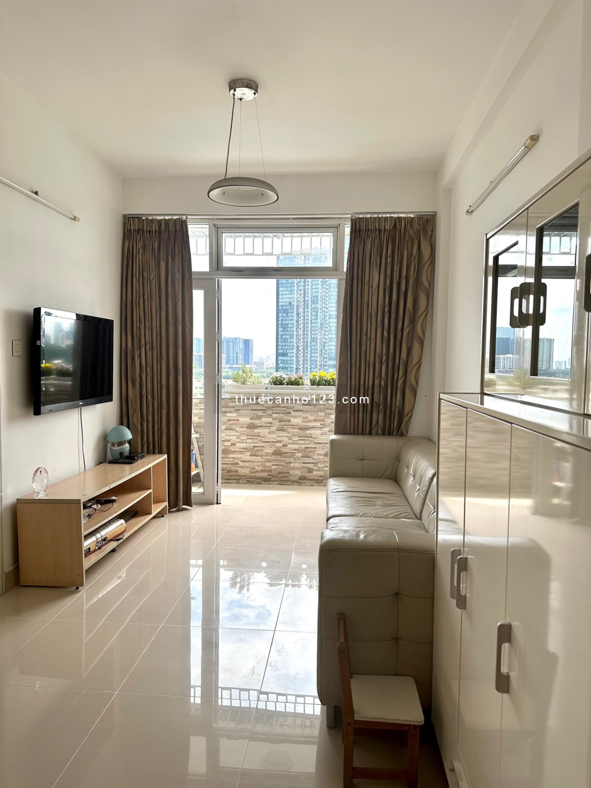 Căn góc Lô C, Chung cư 76 Ngô Tất Tố