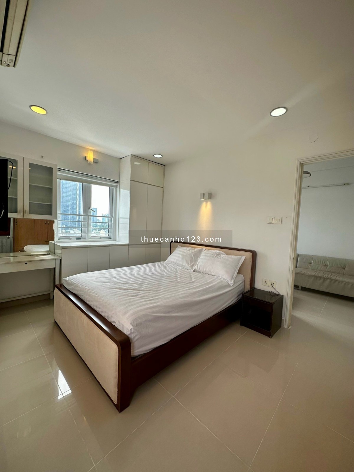 Căn góc Lô C, Chung cư 76 Ngô Tất Tố