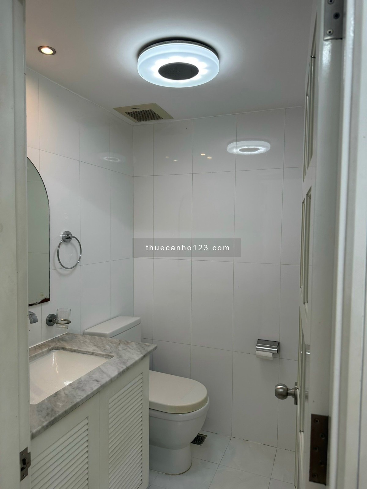 Căn góc Lô C, Chung cư 76 Ngô Tất Tố