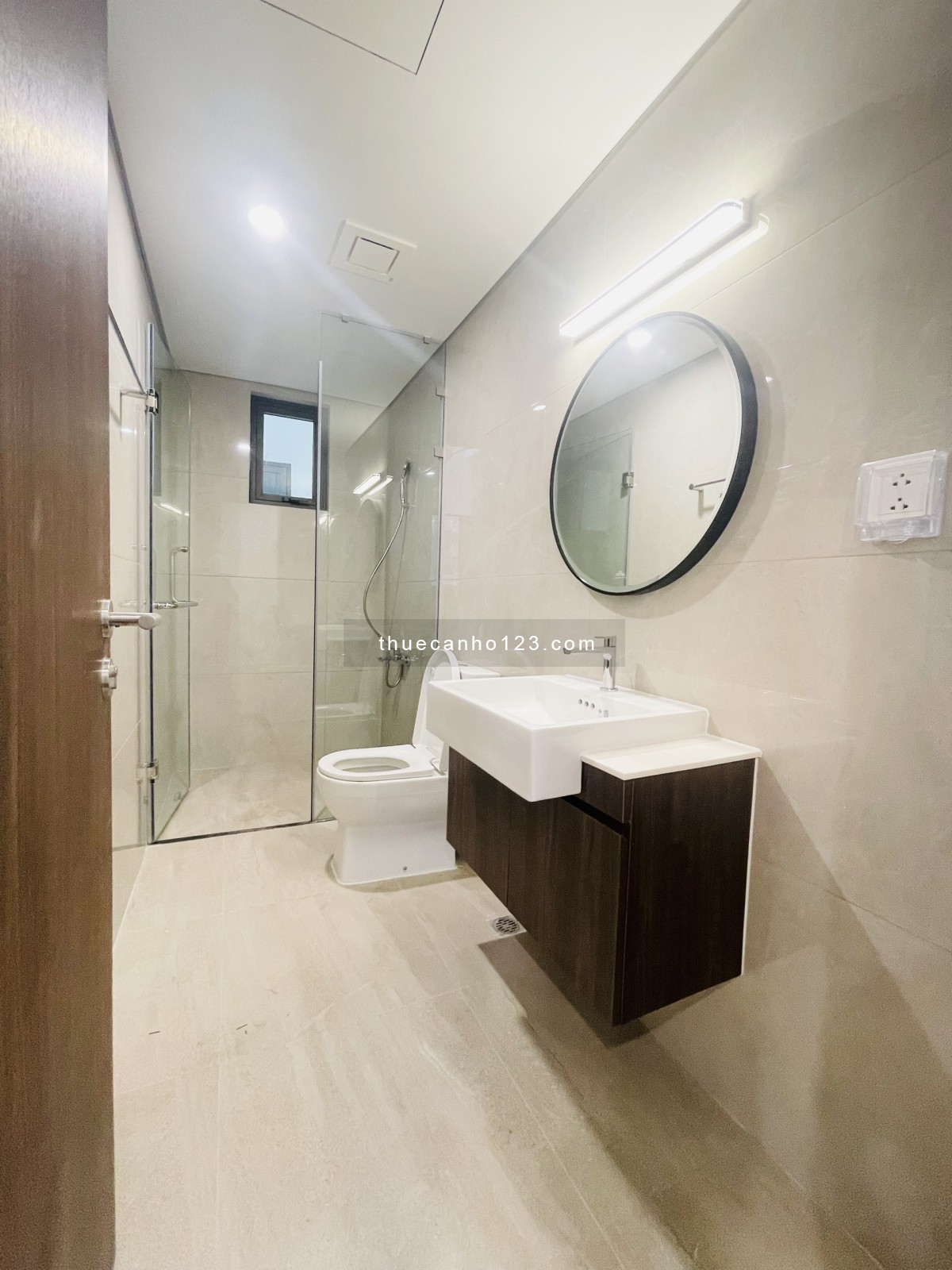 Cho thuê căn hộ 2 phòng ngủ + 2WC Masteri Water Front - Vinhomes Ocean Park