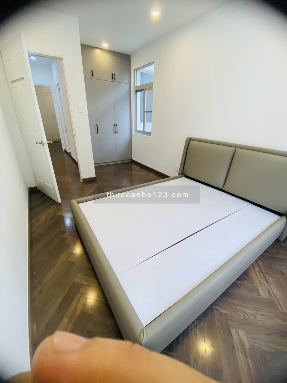 Cho thuê căn hộ Sky gaden 281m2 thiết kế 2Pn 2wc 100% nội thất mới