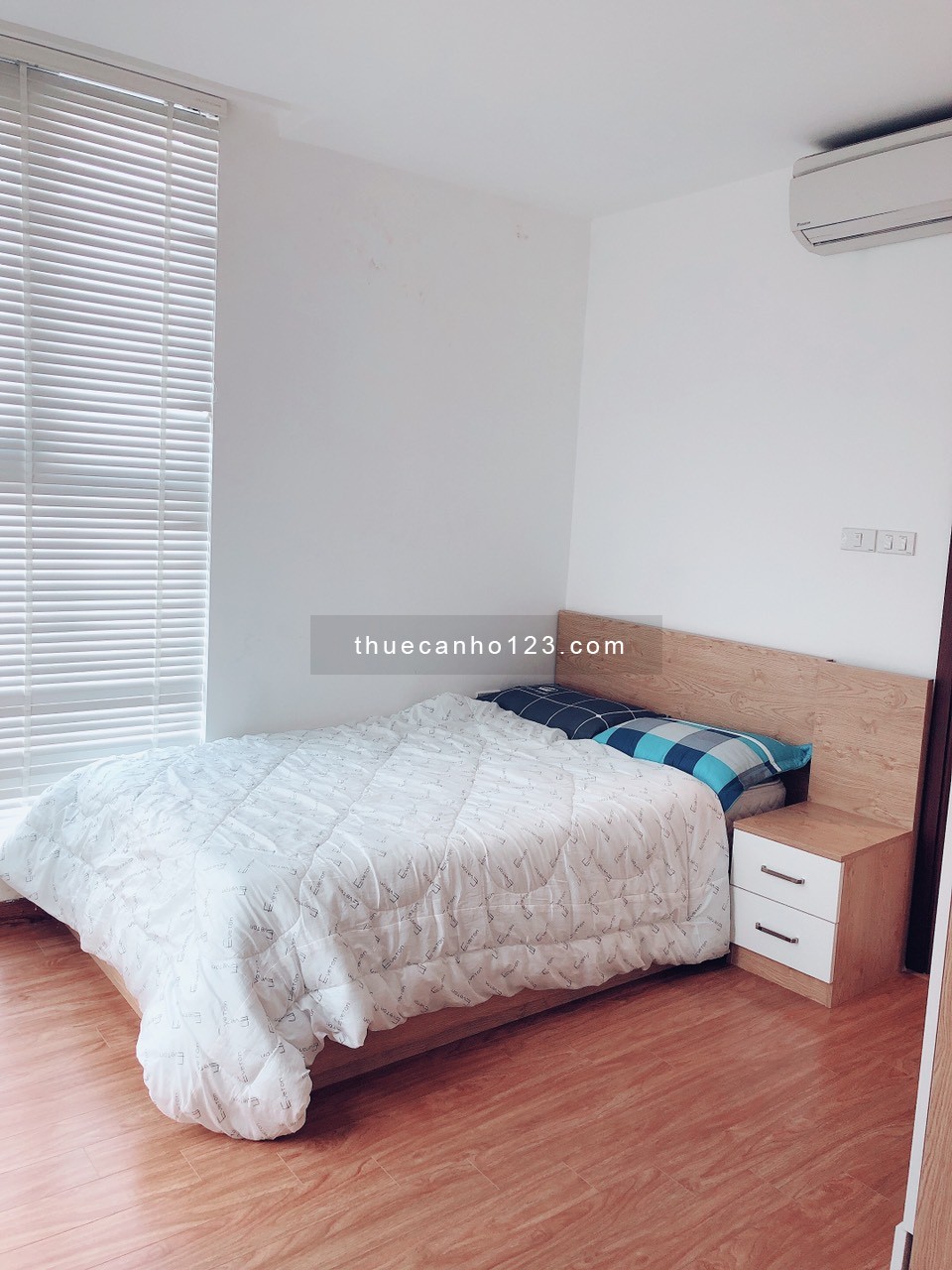 Cho thuê căn hộ HN Center Point, 3 phòng ngủ, đầy đủ nội thất, địa chỉ 27 Lê Văn Lương, Thanh Xuân