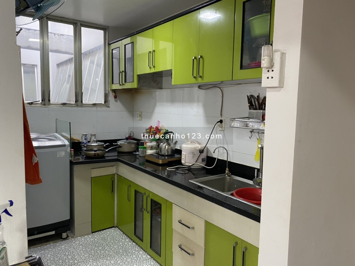 Cần cho thuê gấp căn hộ 109 Nguyễn Biểu Quận 5, Dt : 65 m2, 2PN, 1WC, Giá 9.5 tr/th