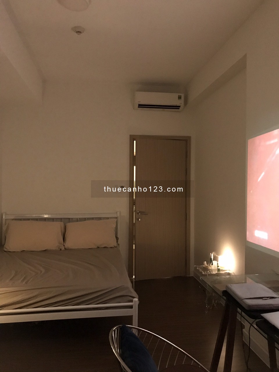 Cho thuê căn hộ Safira Khang Điền 1 phòng ngủ + 1, diện tích 54m2, view sông thoáng mát.