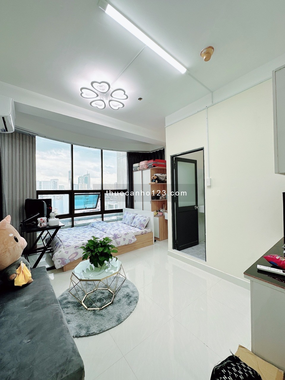 Căn hộ studio full nội thất cửa sổ, ngay ngã tư Hàng Xanh, Thuận tiện liên thông quận 1,3 Pnhuan…