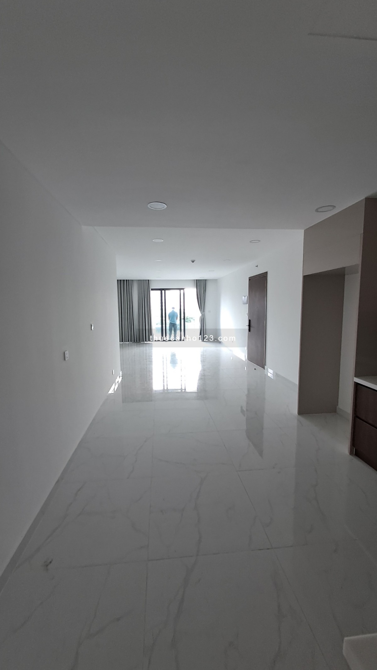 Cho thuê căn hộ Diamond Brilliant 160m2, 3 phòng ngủ, 22 triệu, rộng nhất dự án