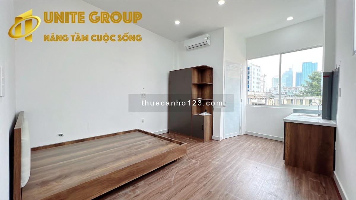 Chính chủ khai trương căn hộ trung tâm Quận 1, full nội thất, ban công