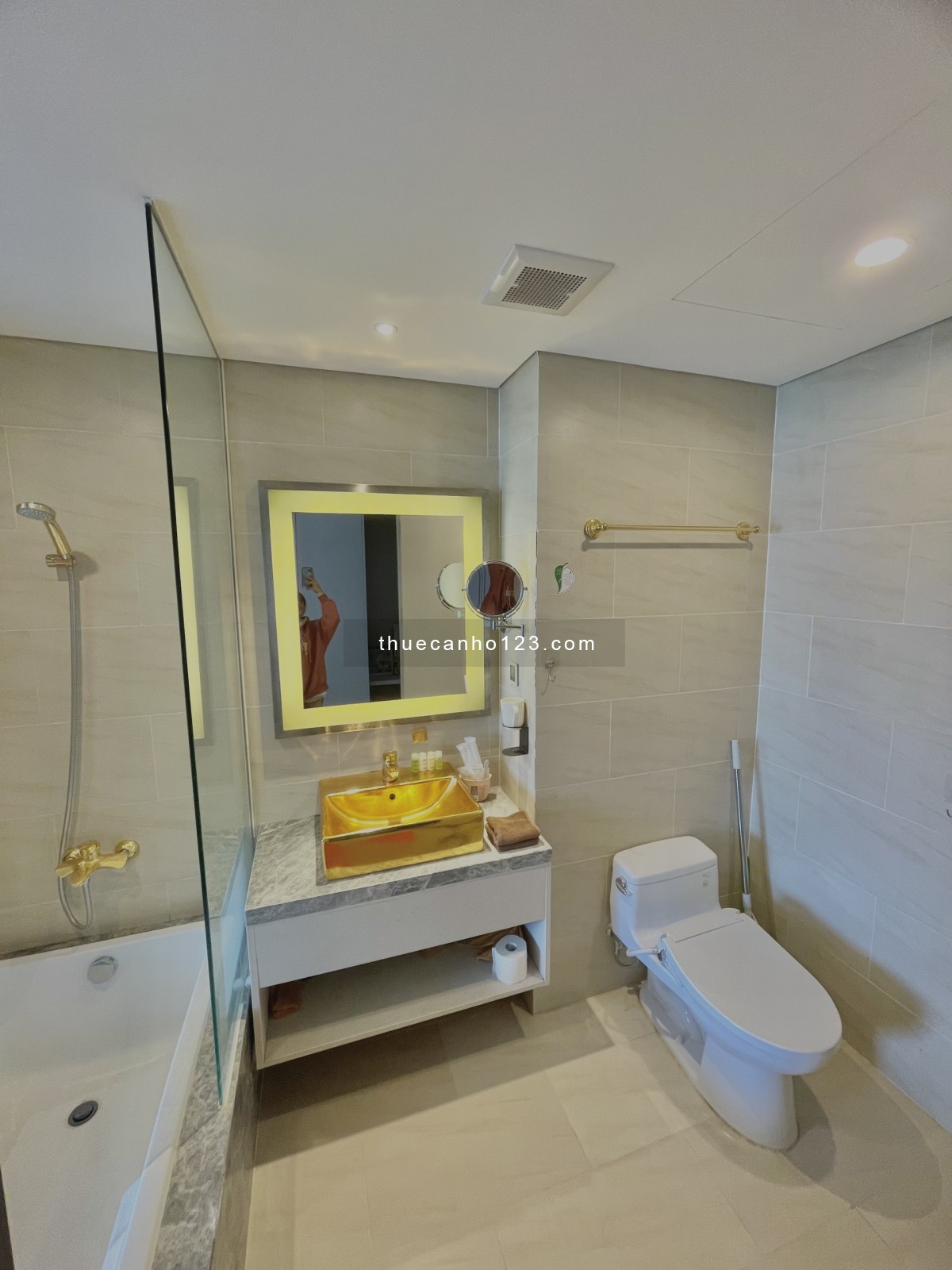 Cho thuê căn hộ 1PN tại Golden Bay Đà Nẵng, đầy đủ nội thất, sử dụng free hồ bơi vô cực tầng cao