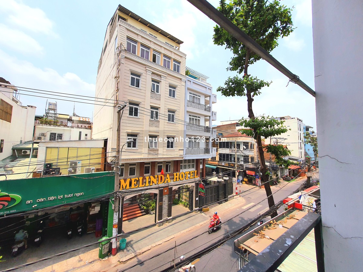 Căn hộ dịch vụ 35m2, 1 phòng ngủ, ban công - Cộng Hòa E-Town P13 Tân Bình